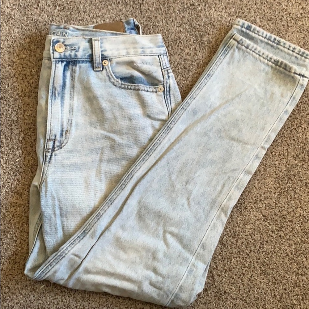 NEVER WORN American Eagle Mom Jeans